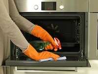Как отмыть стекло в духовке в домашних условиях?